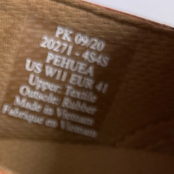 OluKai Brown and Cream Loafers Slip-Ons Casual Comfort - Picture 4 of 4